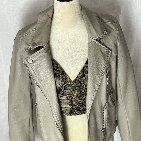 PAPEROC SNAKE PRINT CROP CAMI TOP, sz L - Picture 4 of 7